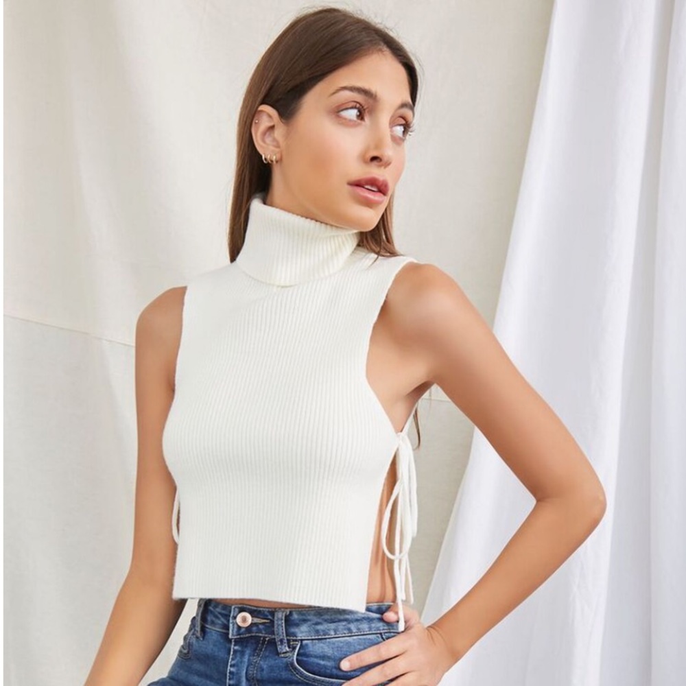 NWT Forever 21 Cropped Roll Neck Sleeveless Sweater